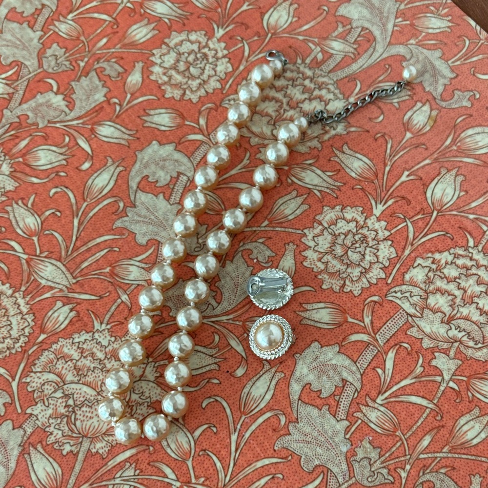 Elegant Pearl Necklace and Earring Set